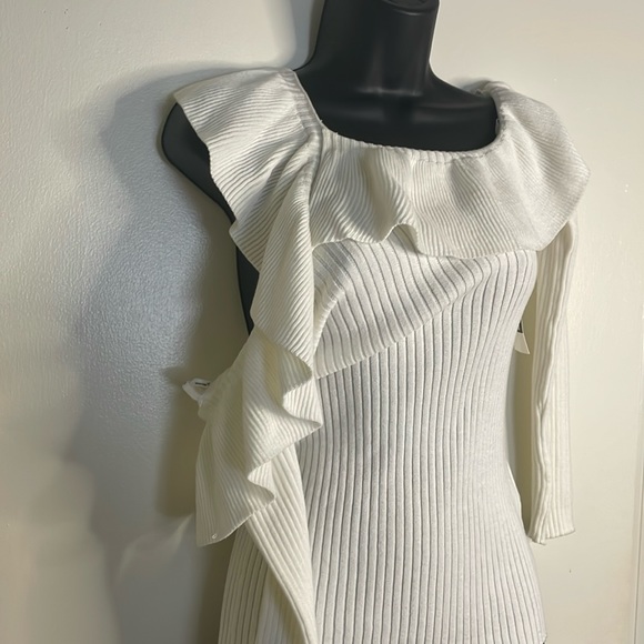 Asymmetrical Cold-shoulder Knit - Picture 1 of 10